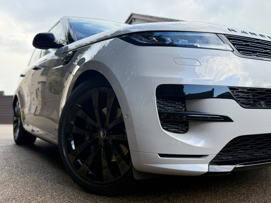 2025 Land Rover Range Rover Sport - image 2