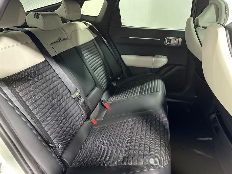 2025 Kia EV4 - image 10