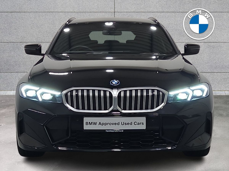 2025 BMW 3 Series - image 16