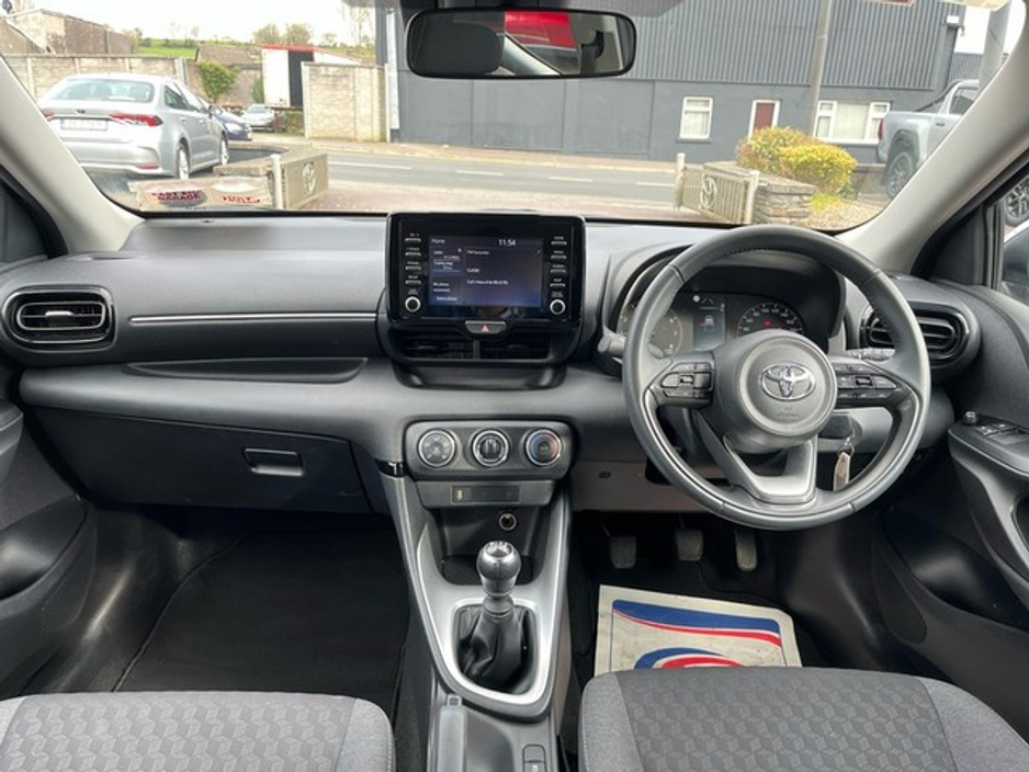 2024 Toyota Yaris - image 8