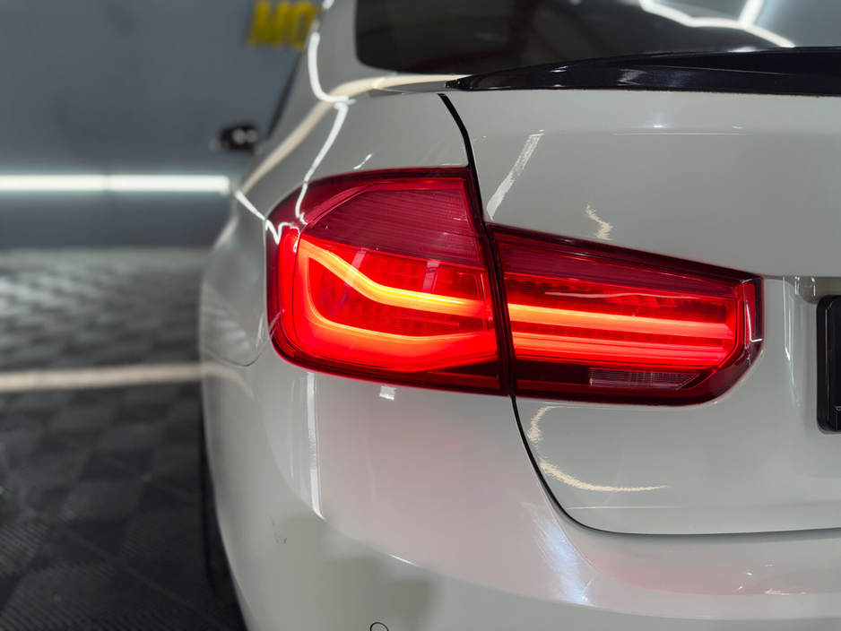 2016 BMW 3 Series - image 13