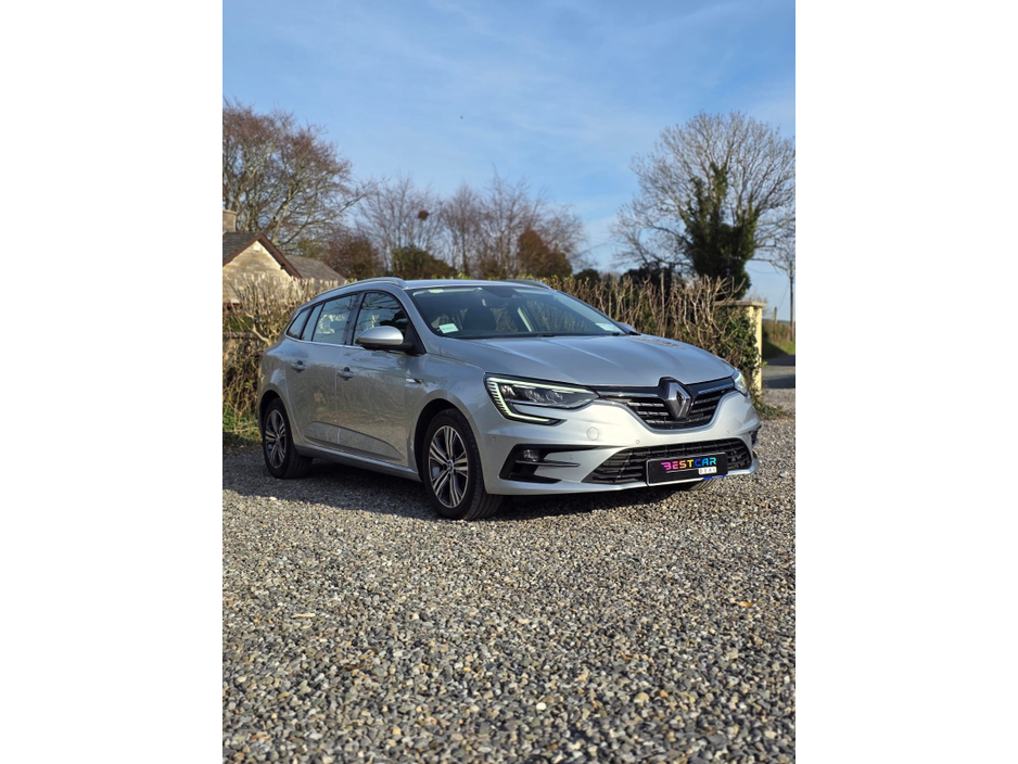 2021 Renault Megane - image 2