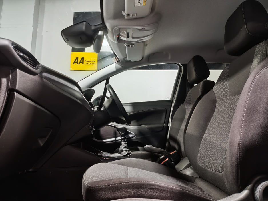 2022 Opel Crossland X - image 7