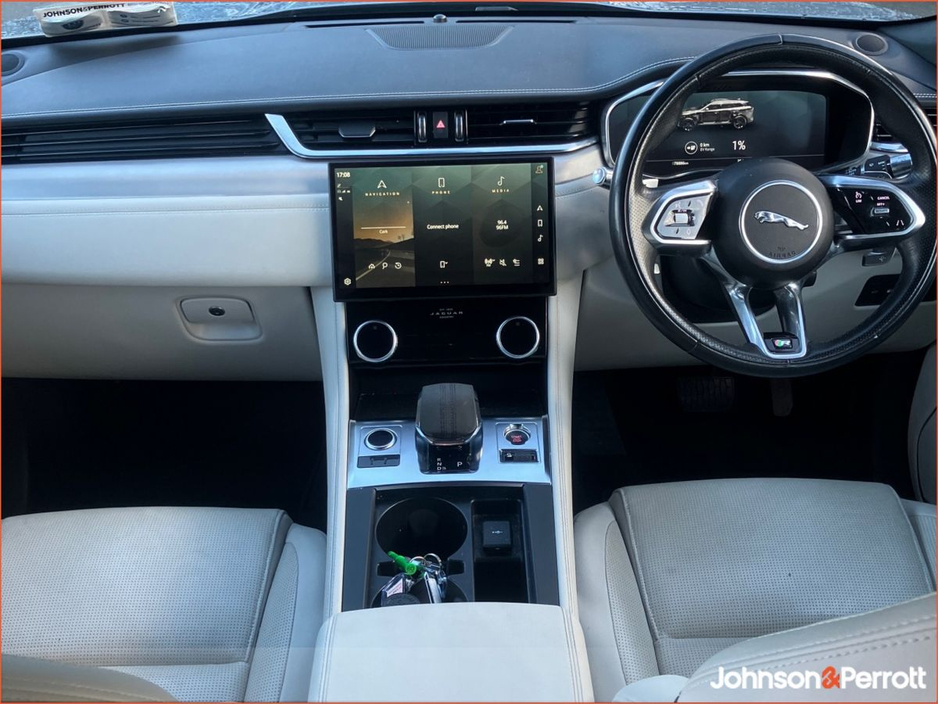 2022 Jaguar F-Pace - image 4