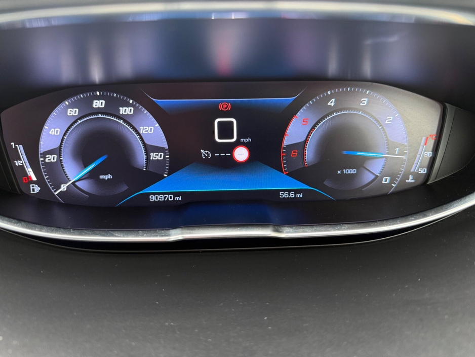 2020 Peugeot 3008 - image 12