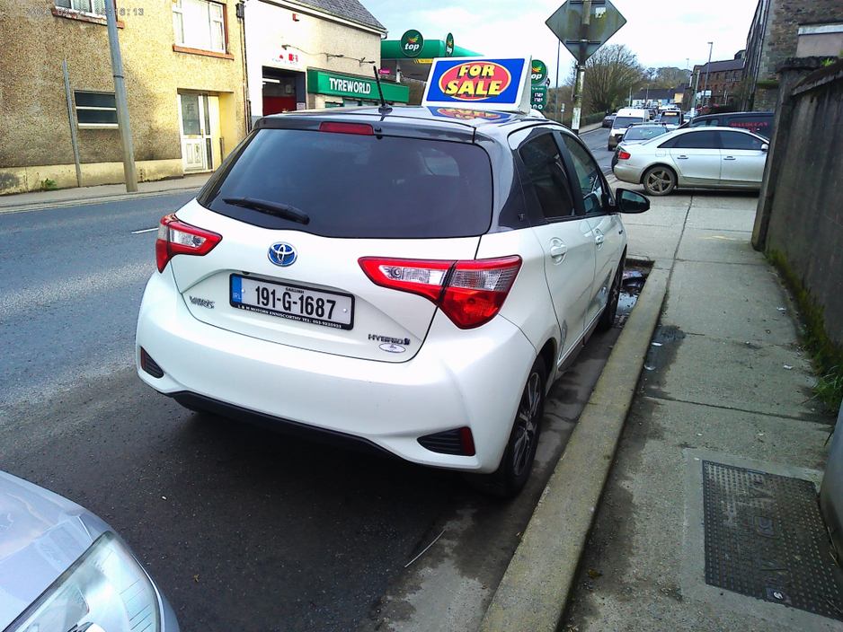 2019 Toyota Yaris - image 6