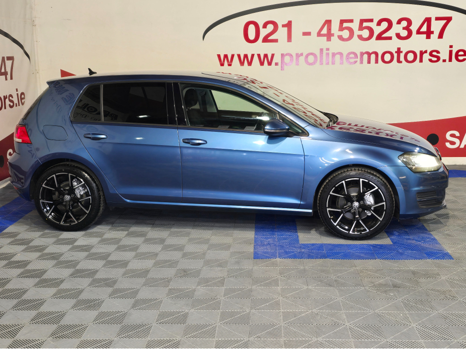2016 Volkswagen Golf - image 3