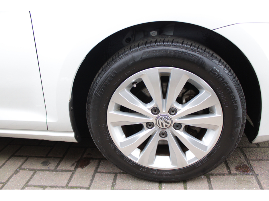 2016 Volkswagen Golf - image 21