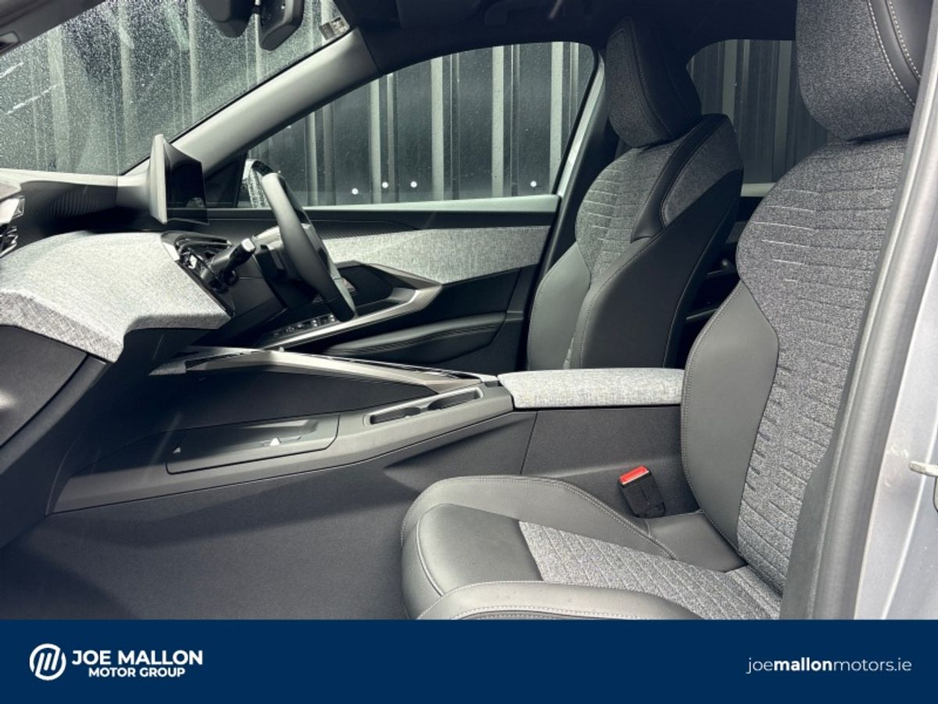 2025 Peugeot 3008 - image 8