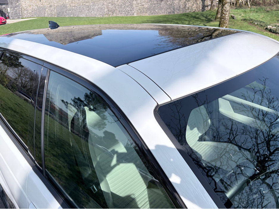 2023 Land Rover Discovery - image 17