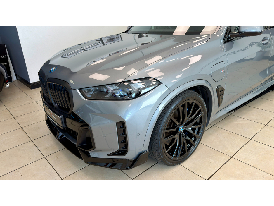 2024 BMW X5 - image 2