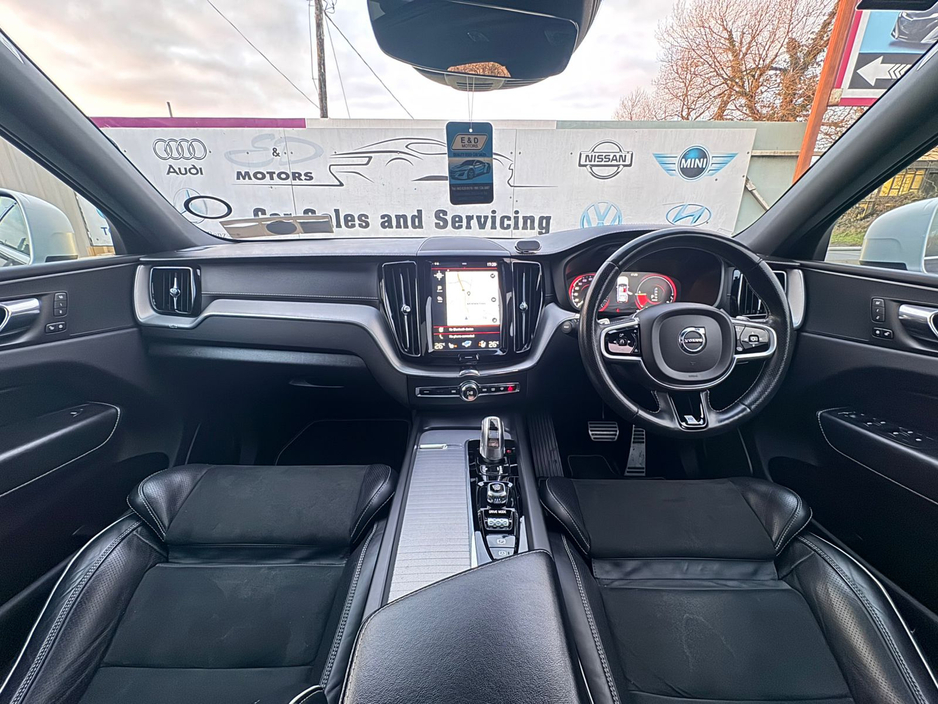 2018 Volvo XC60 2.0 T8 R-DESIGN PRO AWD 303PS AUTO B4 MOMENTUM 197HP 5DR A €29,800