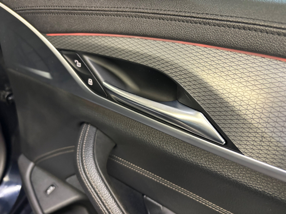 2019 BMW 5 Series - image 10