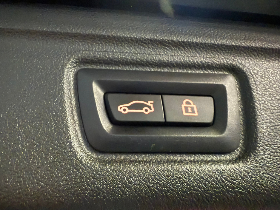 2021 BMW 3 Series - image 30