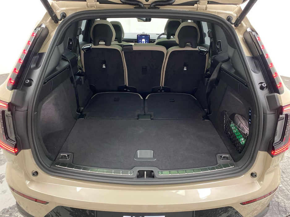 2026 Volvo EX90 - image 9