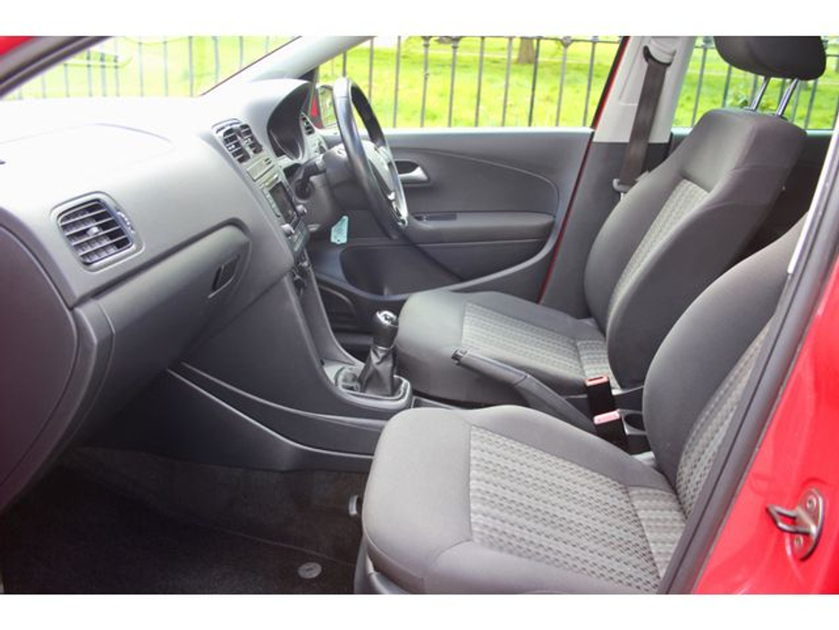 2016 Volkswagen Polo - image 11