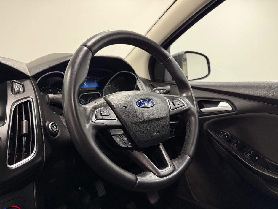 2017 Ford Focus - image 15