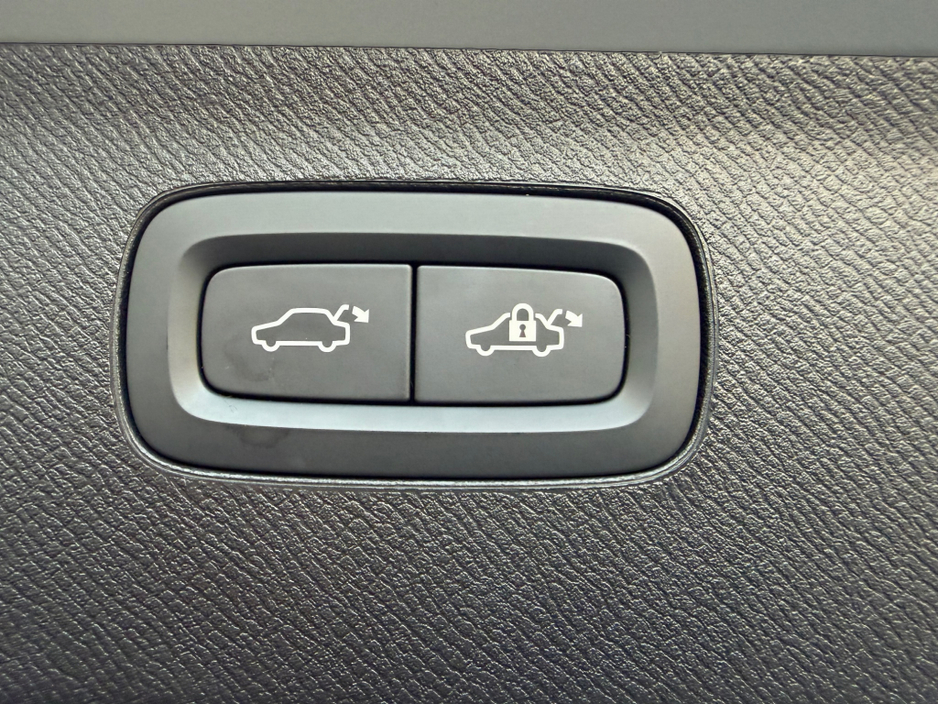 2025 Volvo XC90 NEW MODEL//PLUS DARK T8 RECHARGE//GREAT SPECIFICATION//PANORAMIC ROOF//SIMI AND AA DEALER €79,900