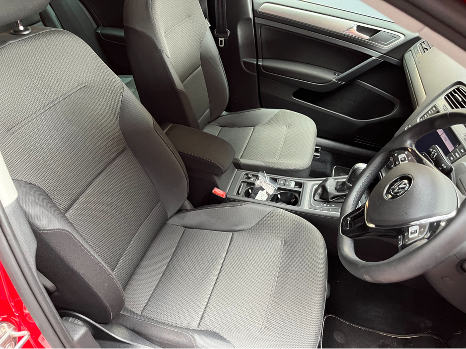 2017 Volkswagen Golf - image 10