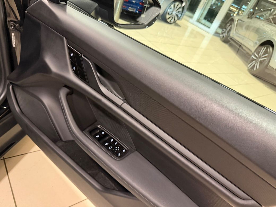 2021 Porsche Taycan 4S=HUGE SPEC//LOW MILES//D REG=FULL PORSCHE SERVICE HISTORY=TAILORED FINANCE PACKAGES AVAILABLE=TRADE IN'S WELCOME €57,995