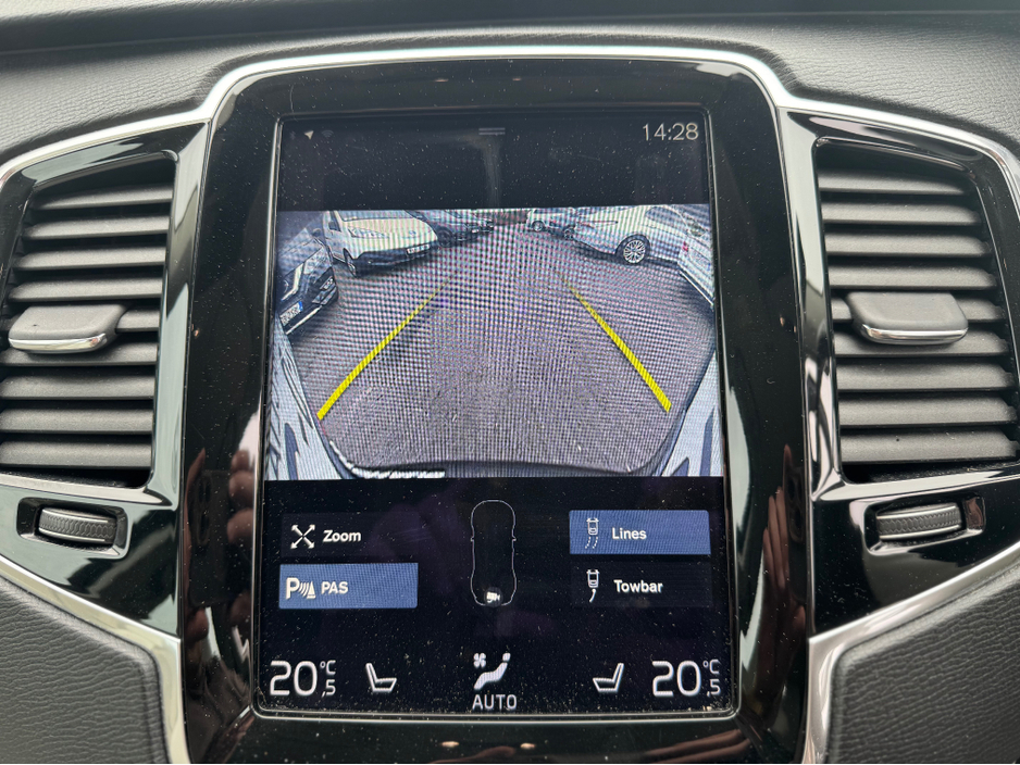 2017 Volvo XC90 - image 12