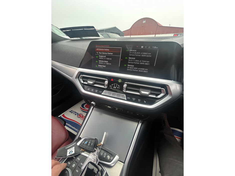 2022 BMW 3 Series - image 20