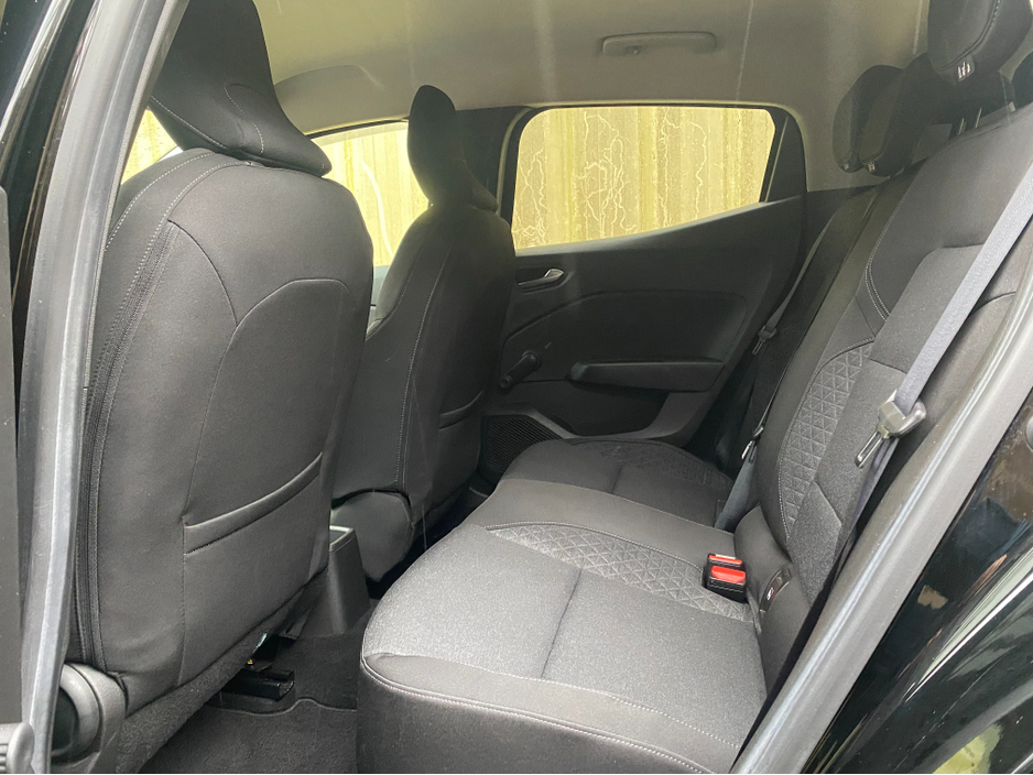 2020 Renault Clio - image 5