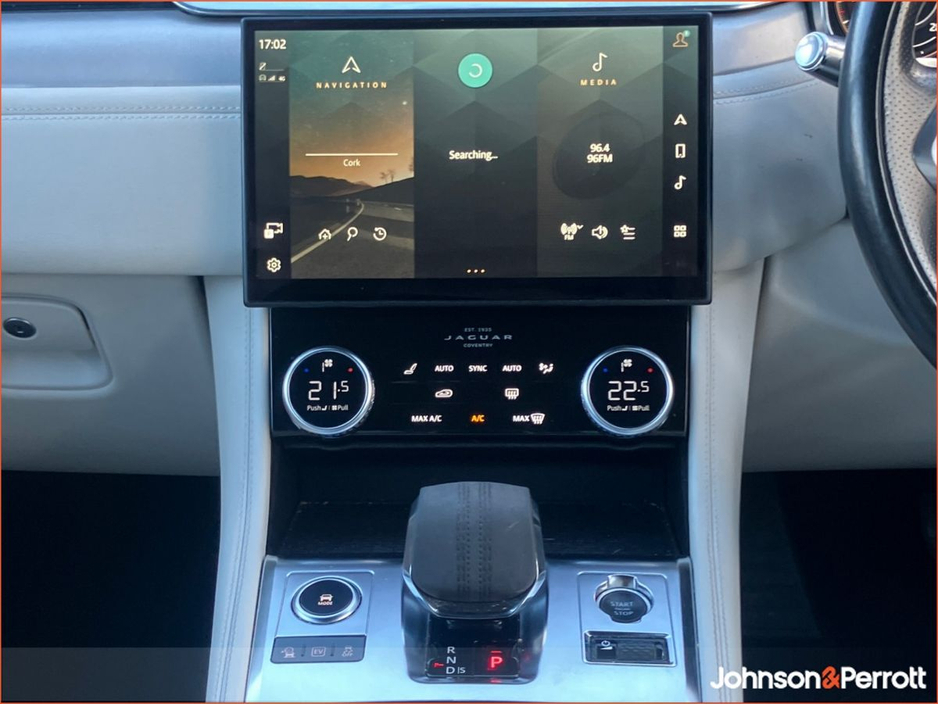 2022 Jaguar F-Pace - image 11