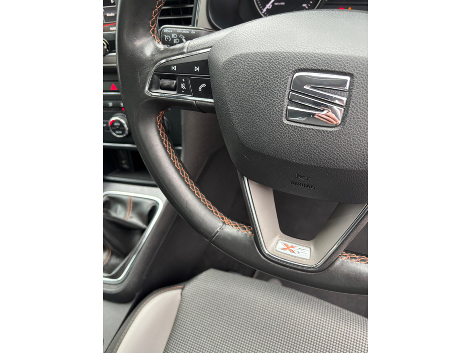 2015 SEAT Leon - image 36