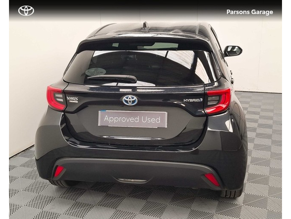 2023 Toyota Yaris - image 4