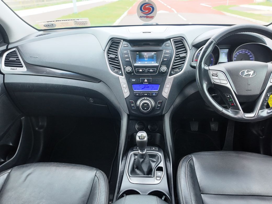 2016 Hyundai Santa Fe - image 6