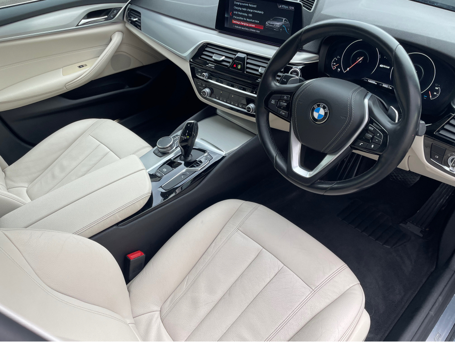 2018 BMW 5 Series - image 18