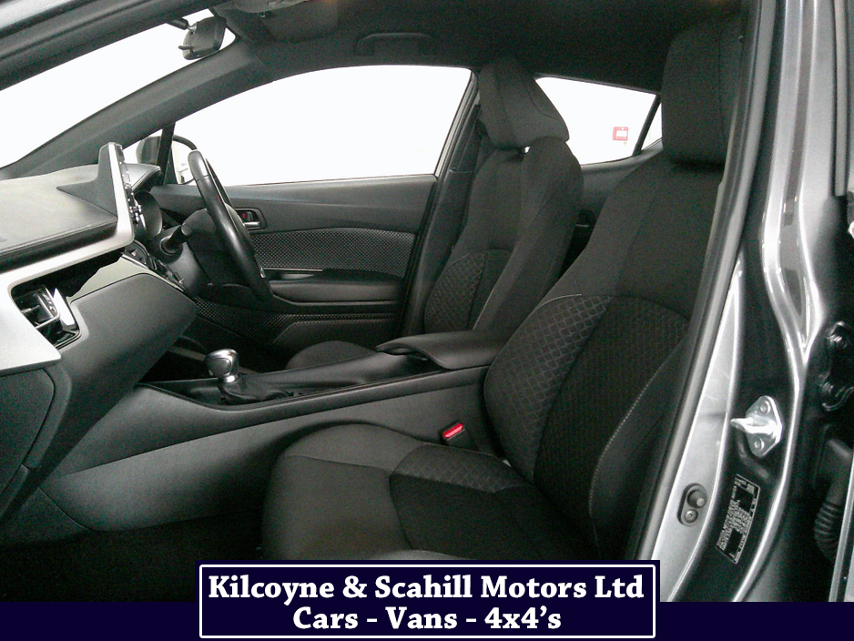 2020 Toyota C-HR - image 13