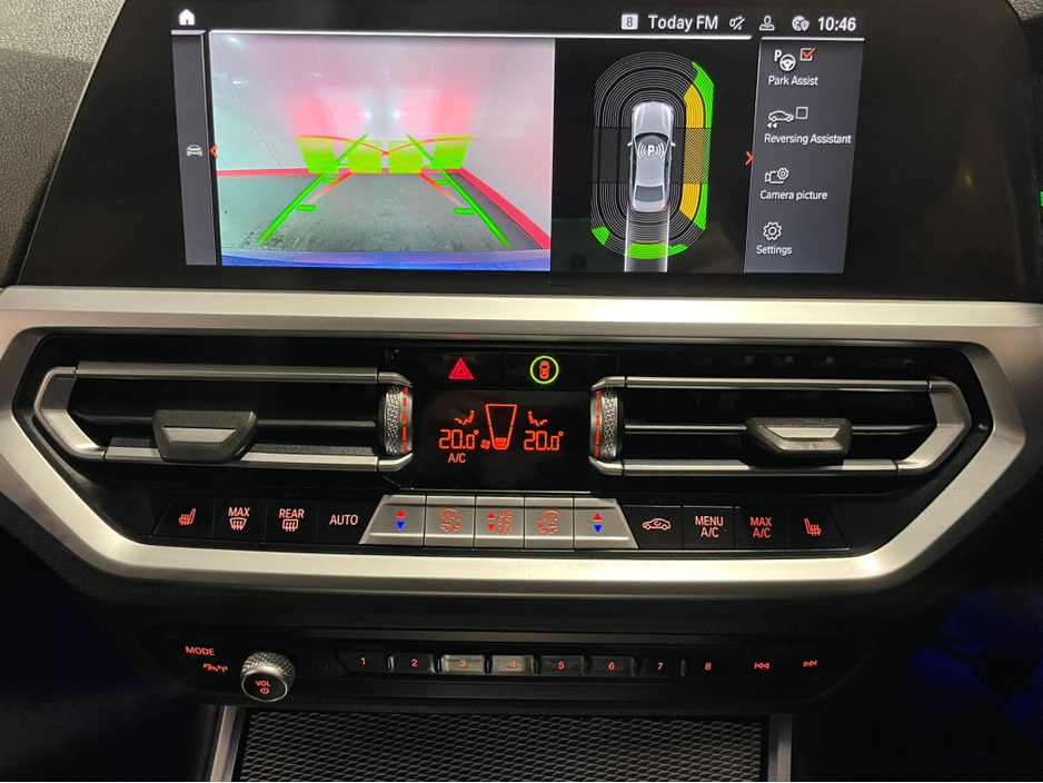 2021 BMW 3 Series - image 12