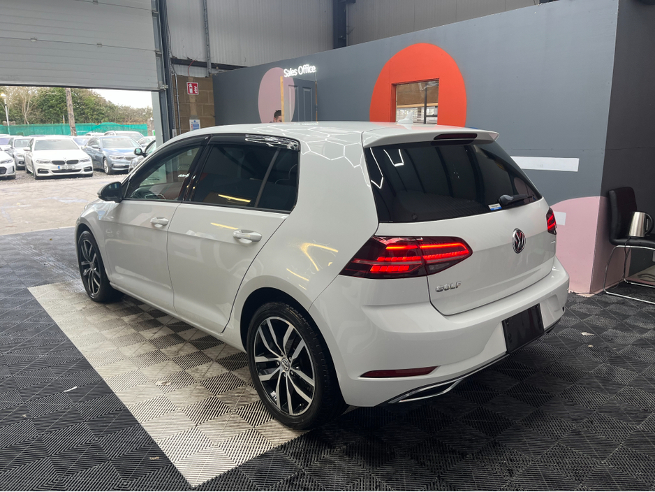 2018 Volkswagen Golf - image 4