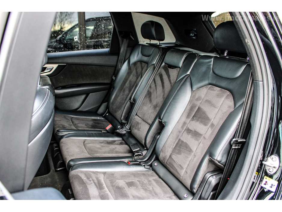 2017 Audi Q7  €37,995