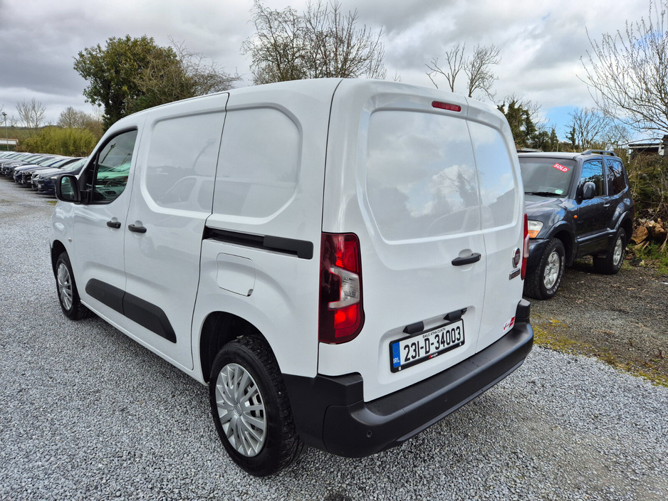 2023 Fiat Doblo - image 14