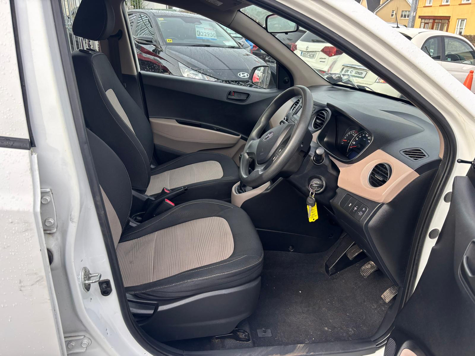 2016 Hyundai i10 - image 2