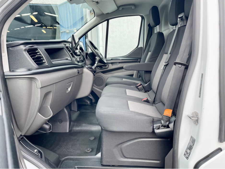 2023 Ford Transit Custom - image 32