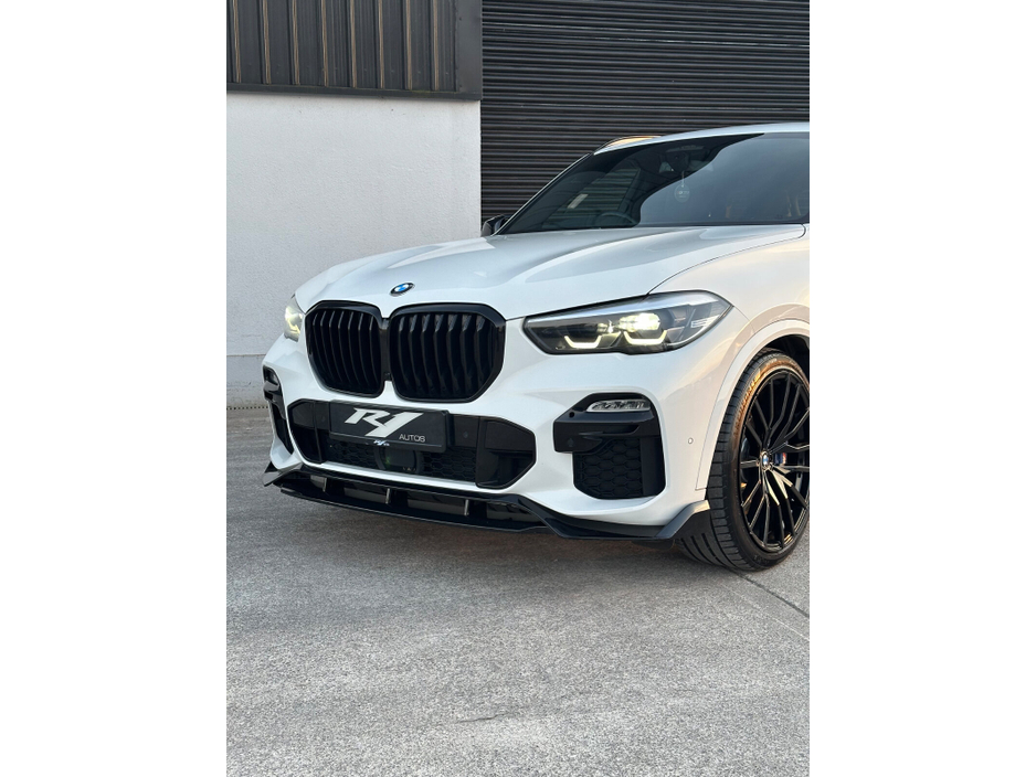 2020 BMW X5 - image 7