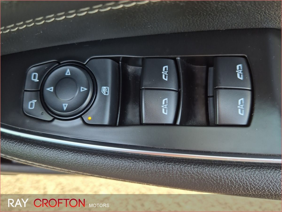 2018 Vauxhall Insignia - image 18