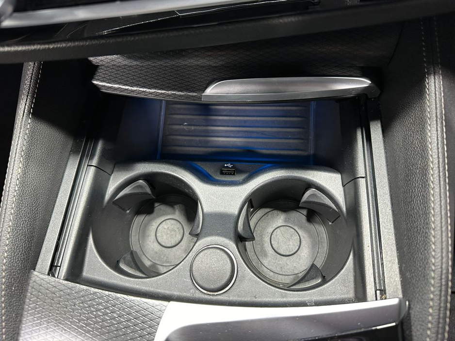 2020 BMW 5 Series - image 22