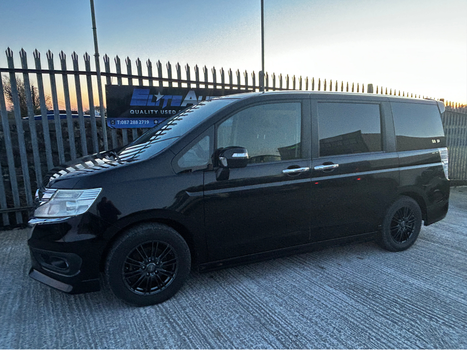 2014 Honda Stepwagon - image 4