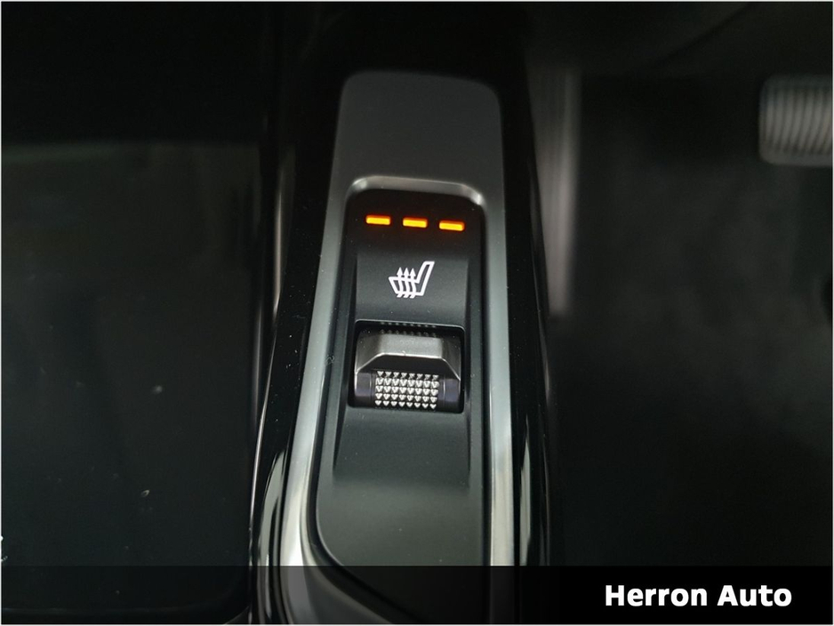 2025 Kia Sorento - image 16