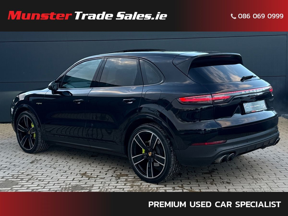2022 Porsche Cayenne - image 5