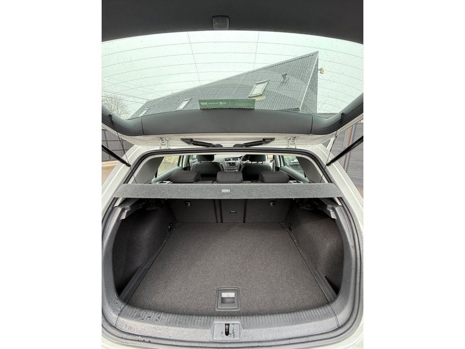 2013 Volkswagen Golf - image 17