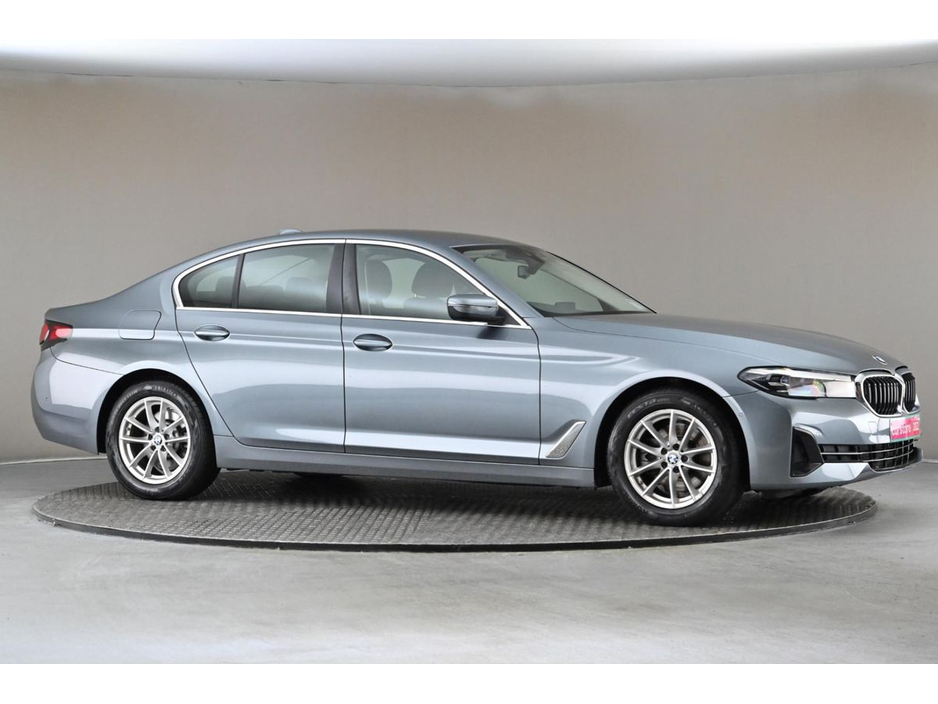 2022 BMW 5 Series - image 12