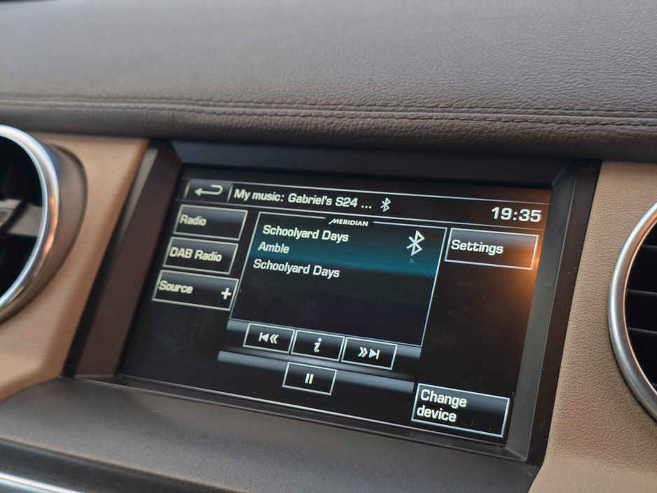 2014 Land Rover Discovery - image 43