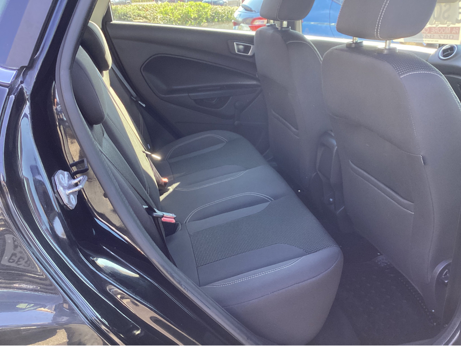 2016 Ford Fiesta - image 13