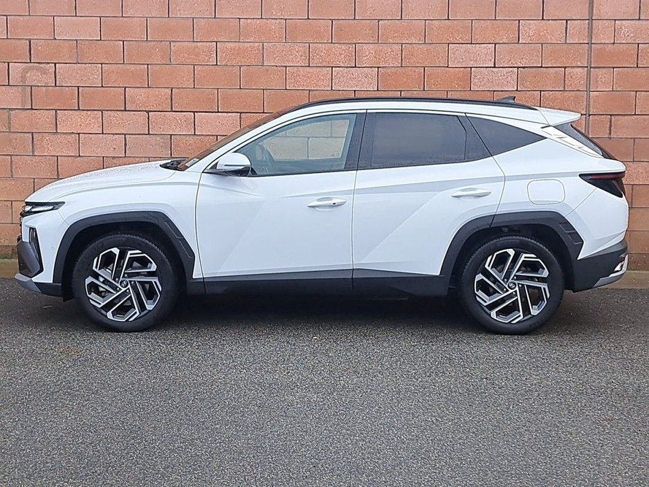 2025 Hyundai Tucson Platinum Automatic Plug in Hybrid with panomaric sunroof. €47,450